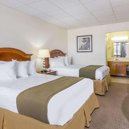 Days Inn By Wyndham Bedford Exteriör bild
