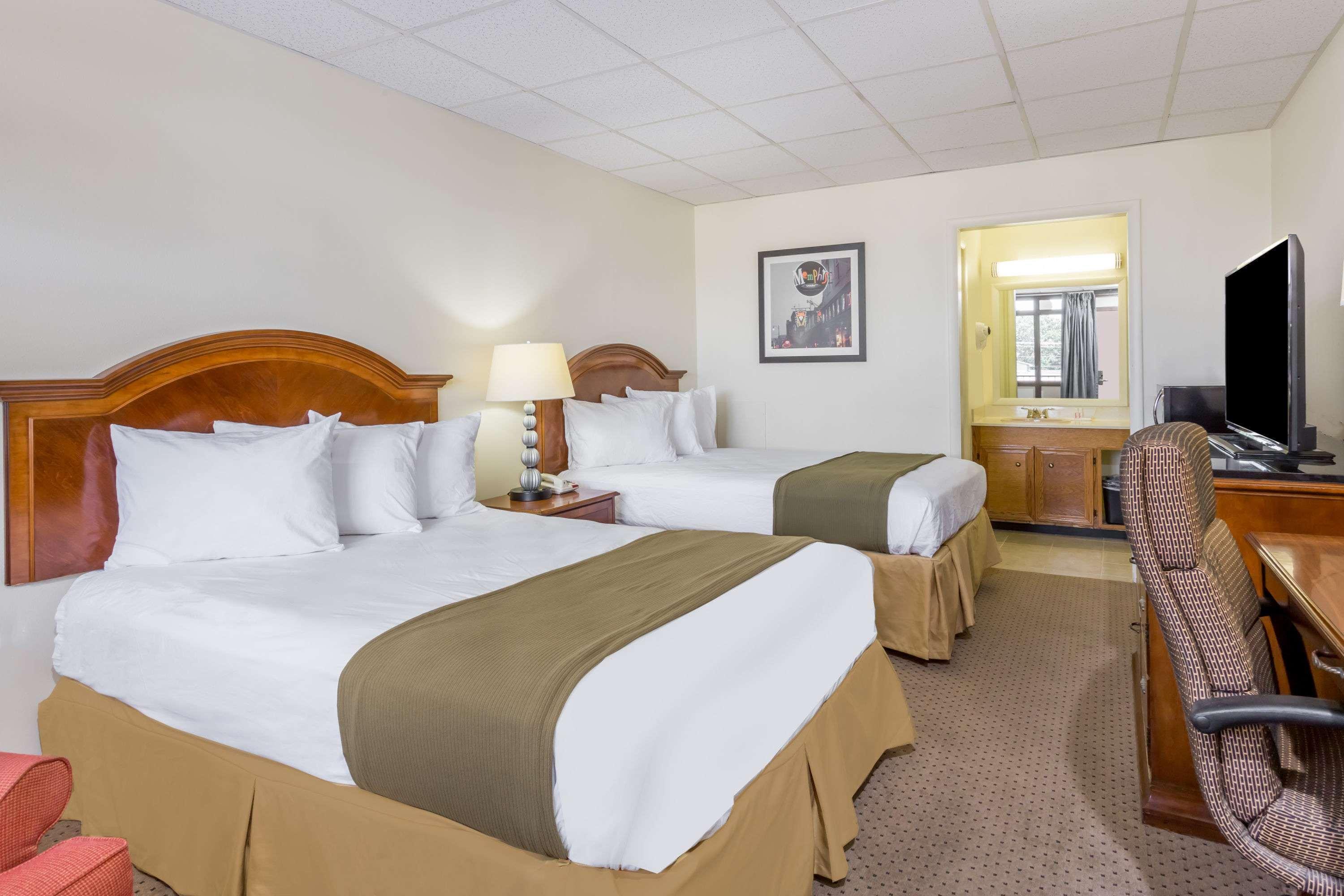 Days Inn By Wyndham Bedford Exteriör bild