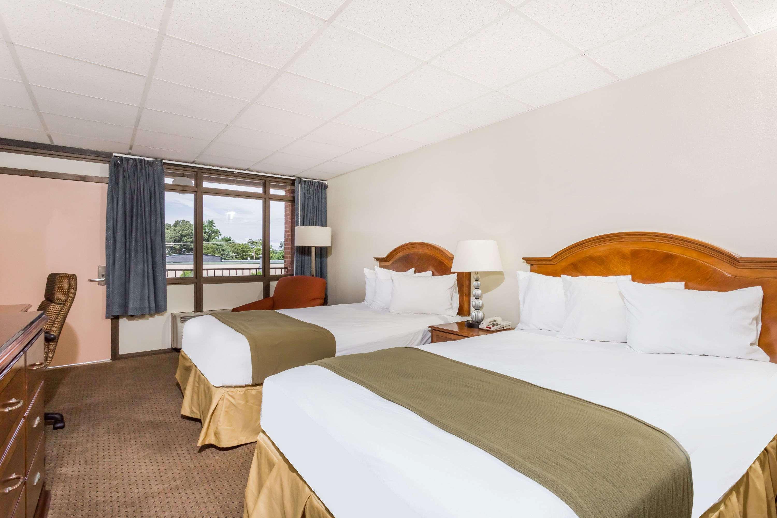 Days Inn By Wyndham Bedford Exteriör bild