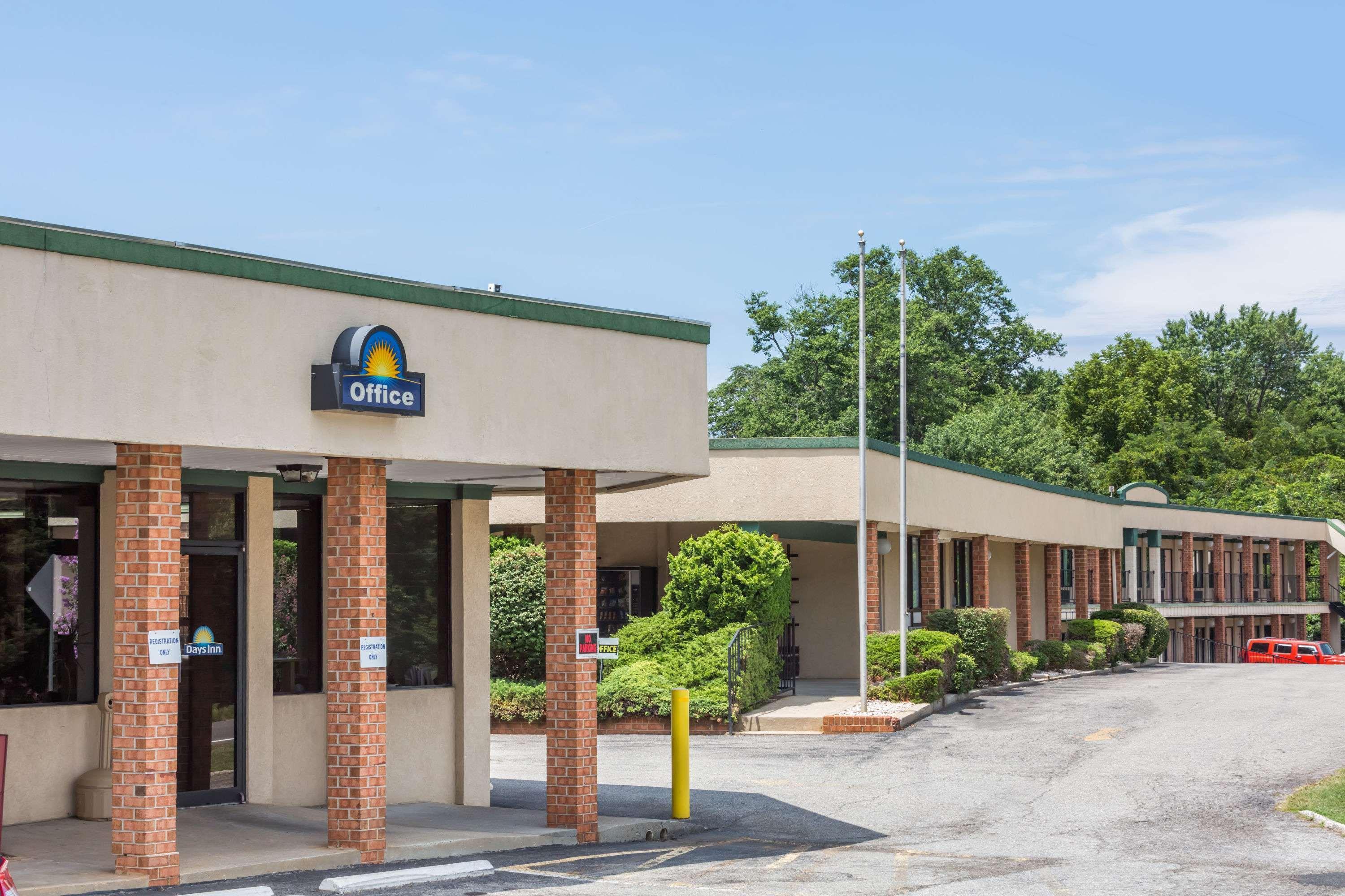 Days Inn By Wyndham Bedford Exteriör bild